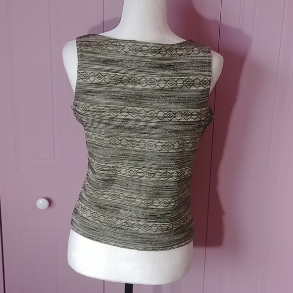 Green tank top - Picture 2 of 5